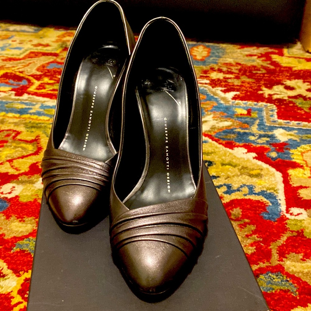Size 8 Giuseppe Zanotti Dark Grey Pumps
